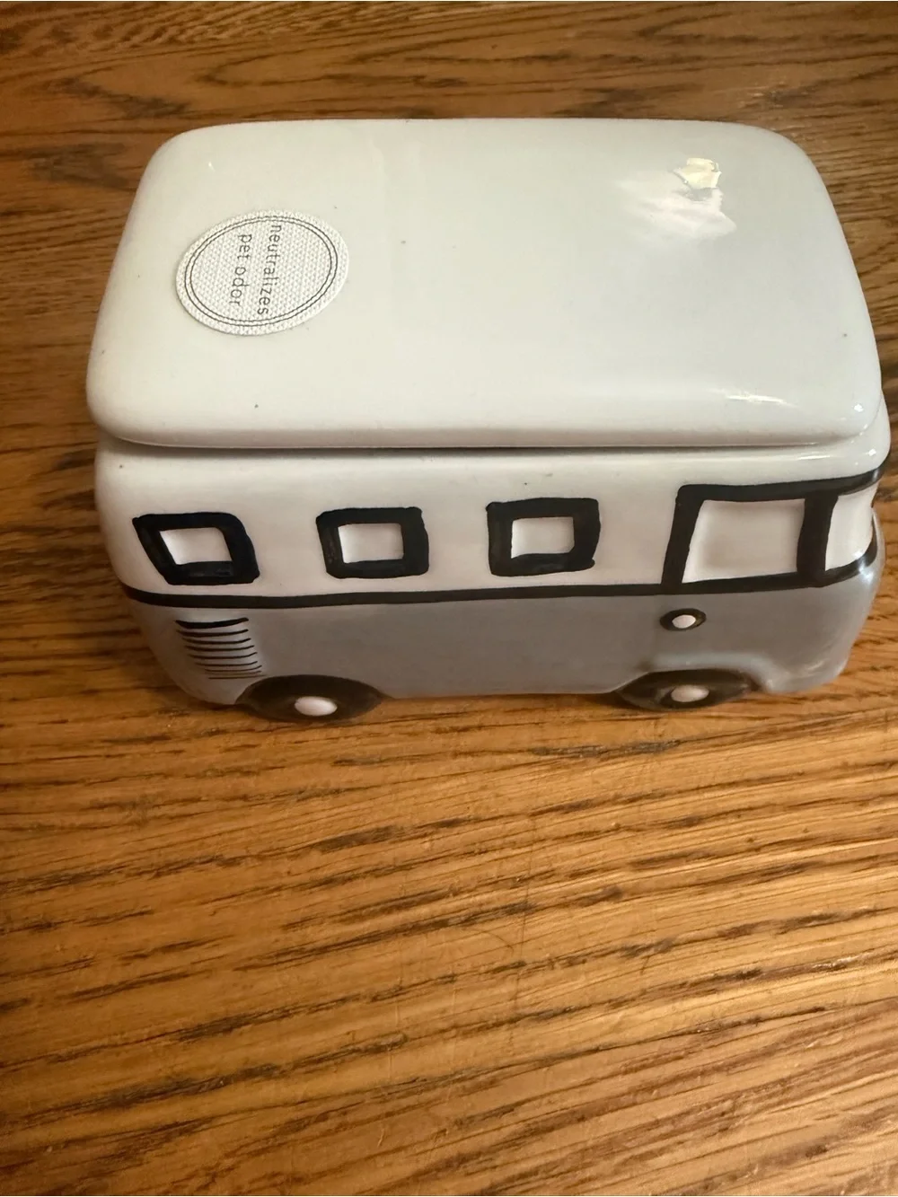 Sand+Paws White Ceramic Camper pineapple coconut candle NWT